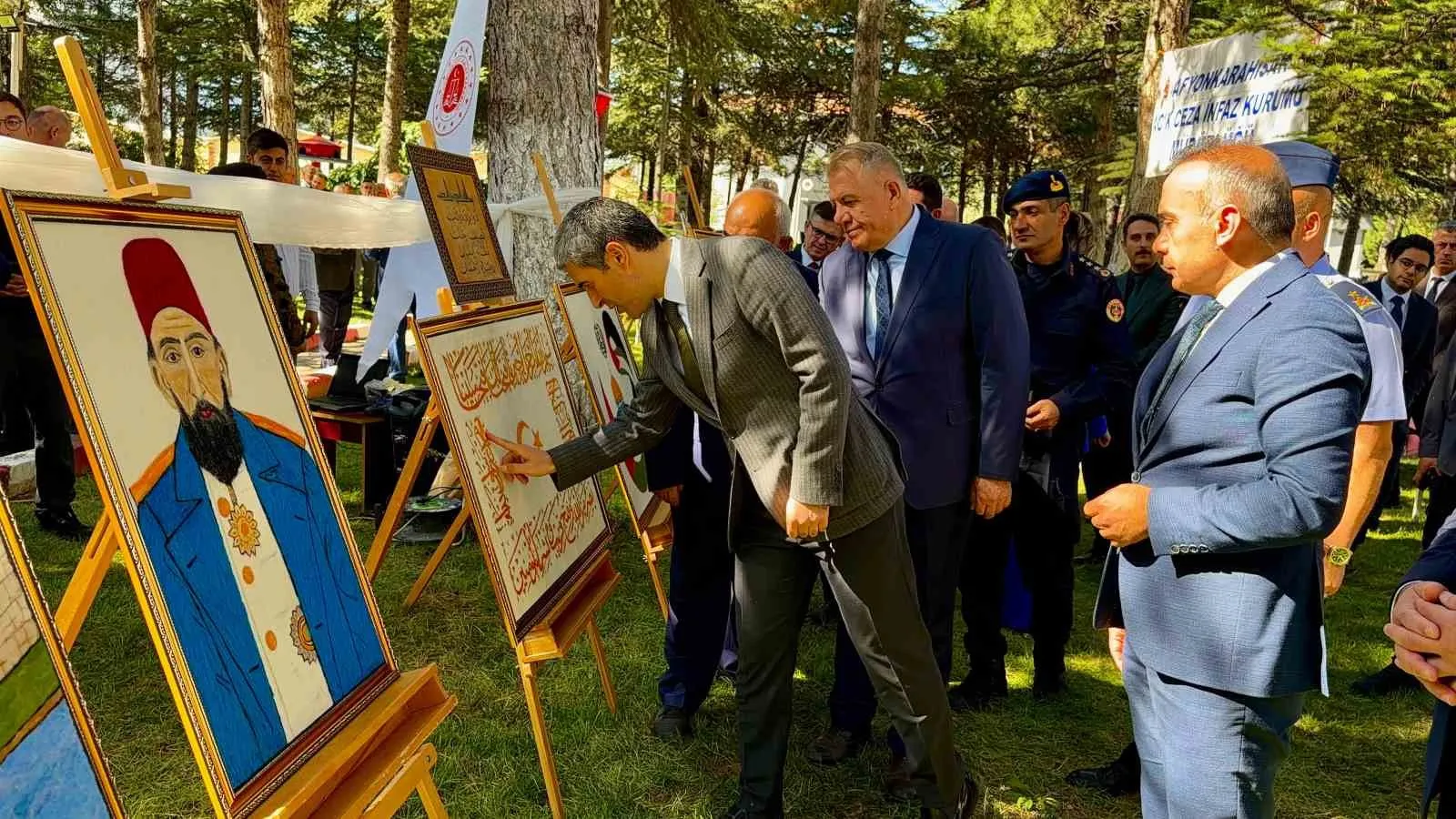 Parmaklıkların ardındaki yetenekler: Atıklar sanata dönüştü