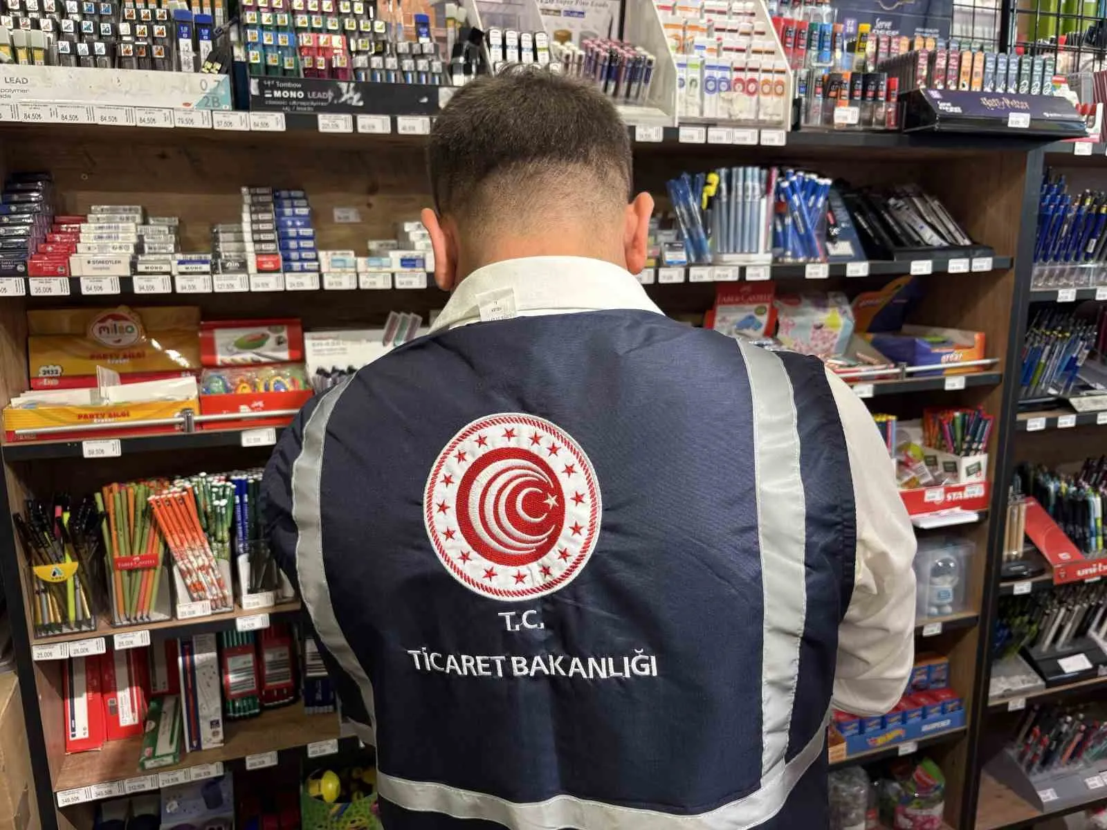Okul sezonu öncesi İzmirli velilere müjde: Etiketlerdeki oyun bozuluyor