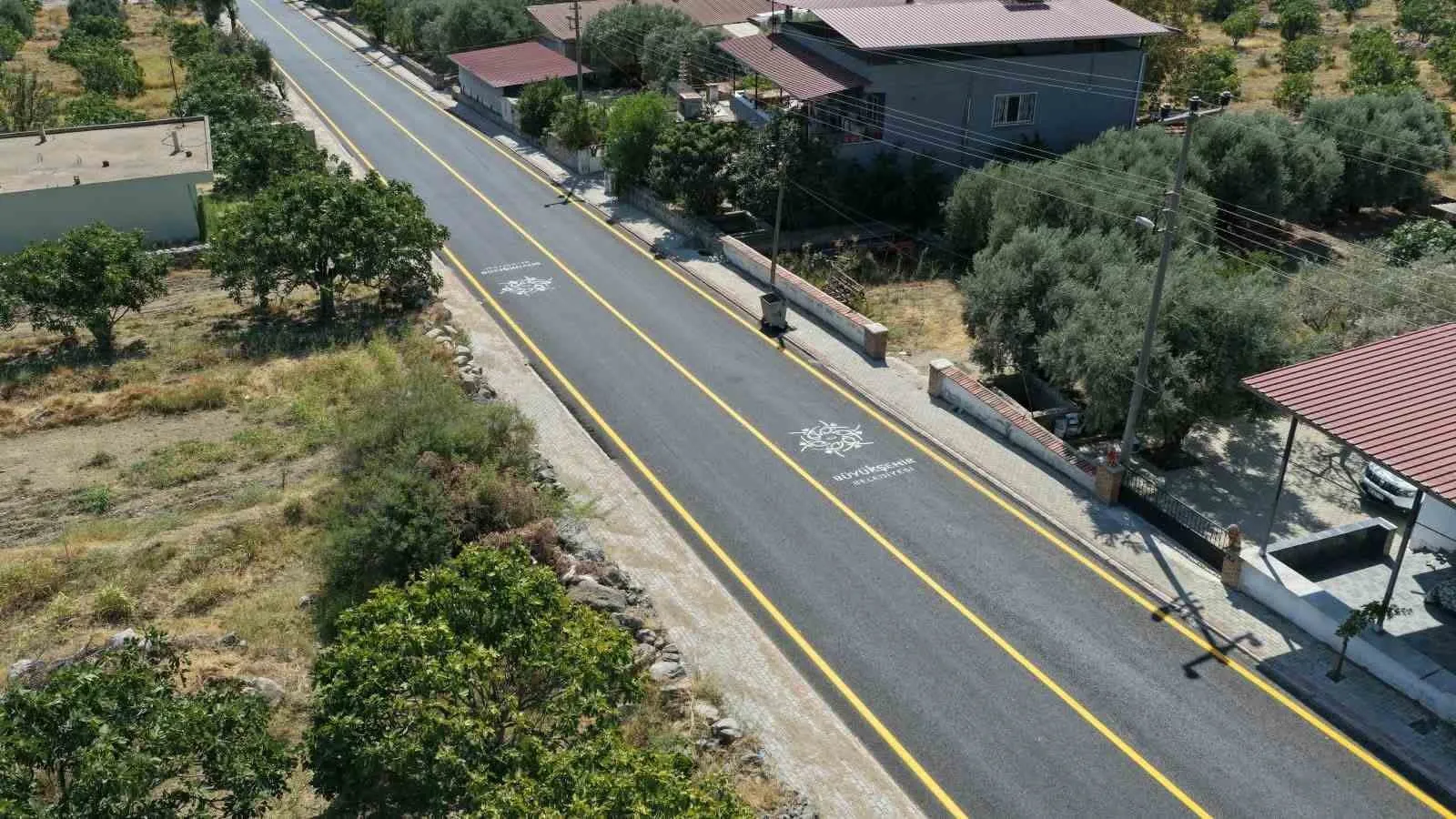 Kuyucak’ta ulaşım konforu zirveye taşındı: İki mahalle arasındaki yol baştan aşağı yenilendi