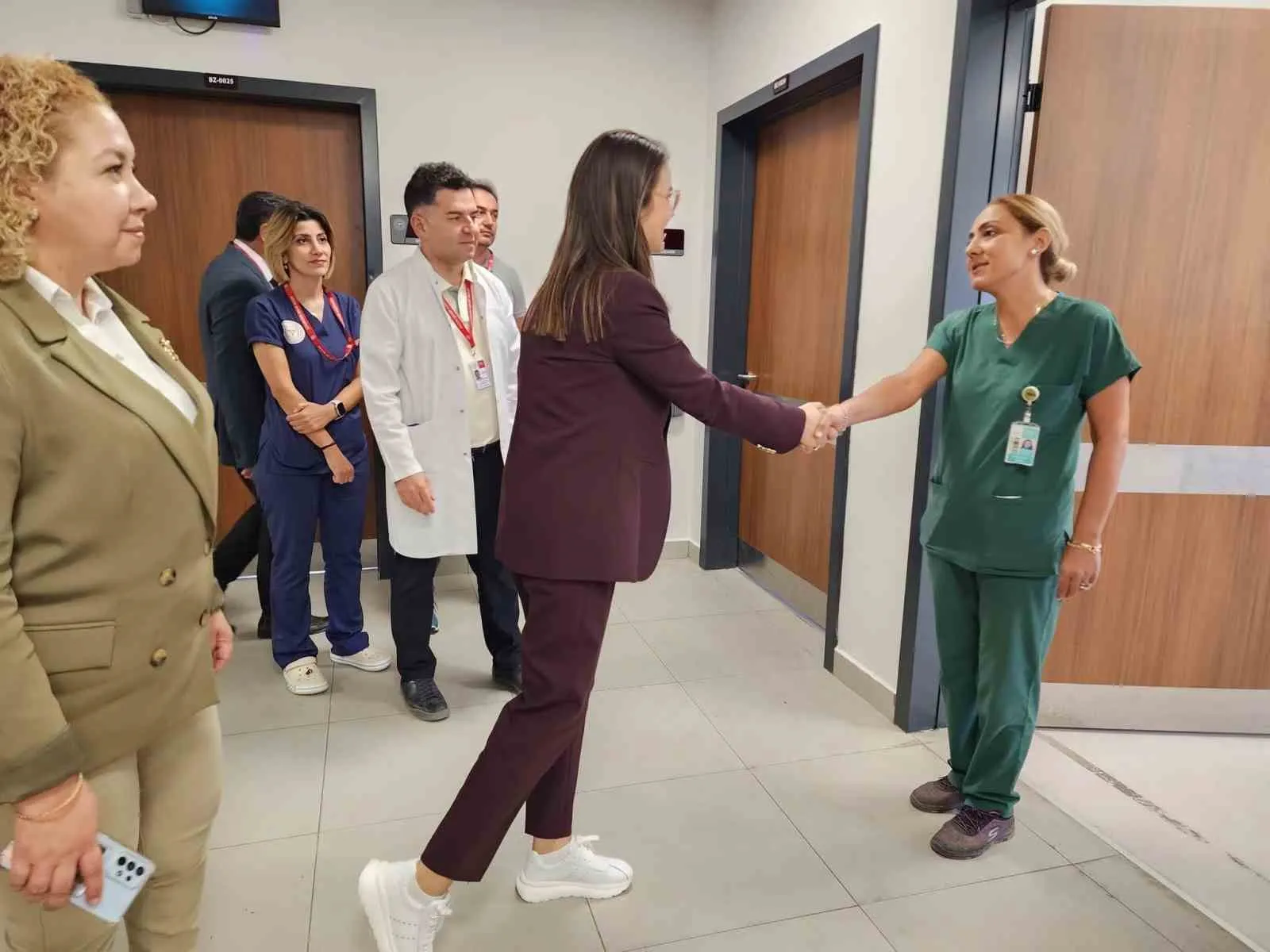 Aydın Şehir Hastanesi’nde duygusal ziyaret: Başhekimden annelere ve sağlık ekibine yakın ilgi