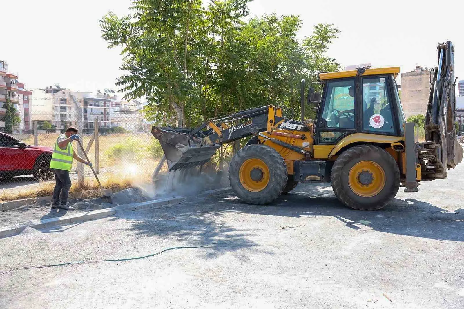 Efeler'de ulaşım seferberliği: Yedi Eylül Caddesi baştan aşağı yenileniyor