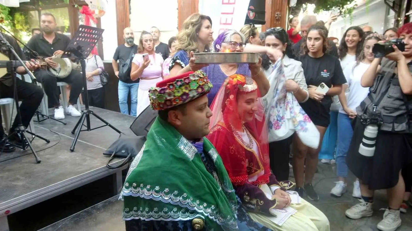 Menteşe’nin tarihi sokaklarında lezzet şöleni: 5. Düğün Yemekleri Festivali kapılarını açtı