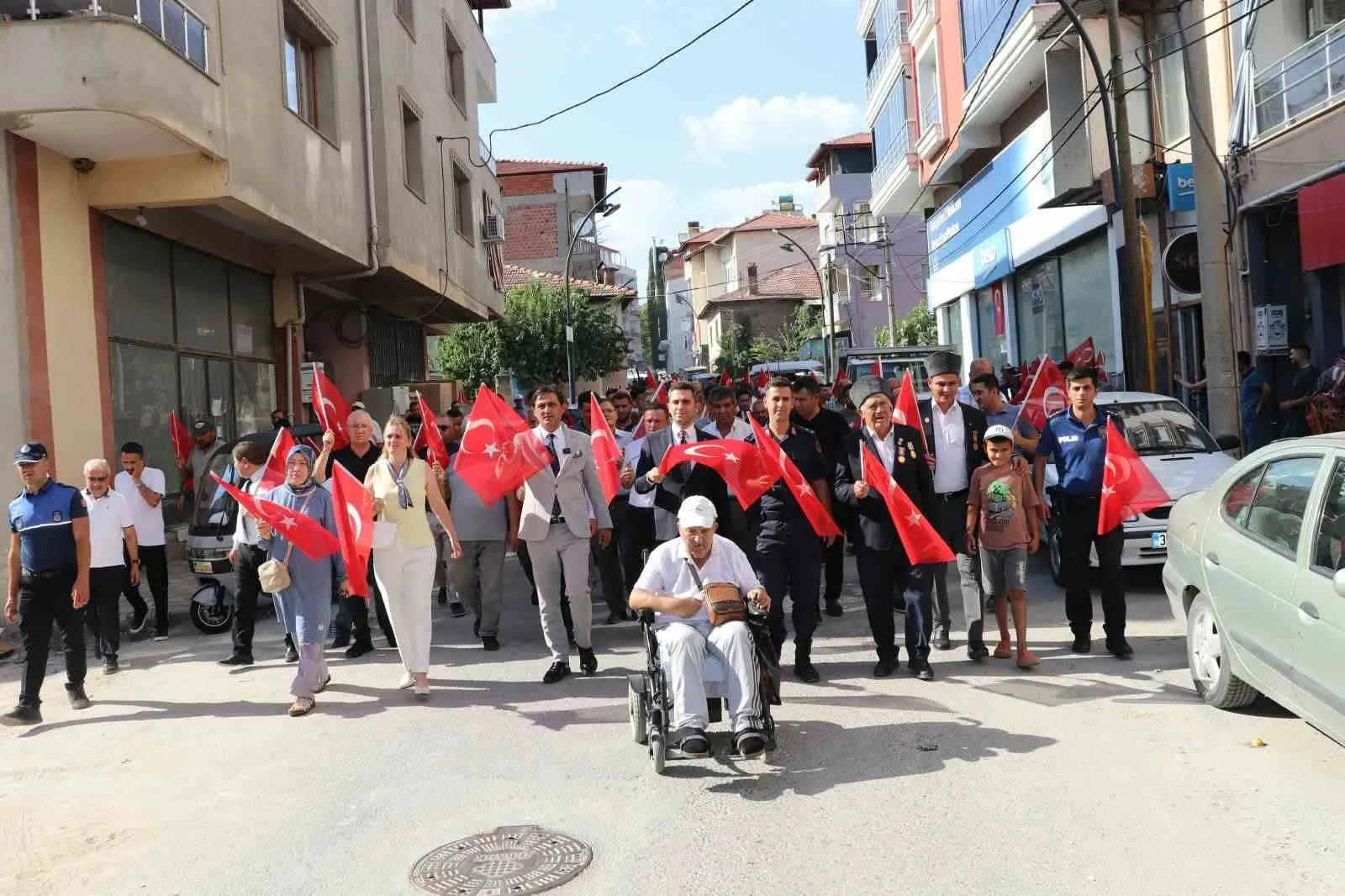 Selendi’de 104. Yıl Coşkusu: Başkan Daban’dan Hüseyin Kağıt’a Sahne Desteği