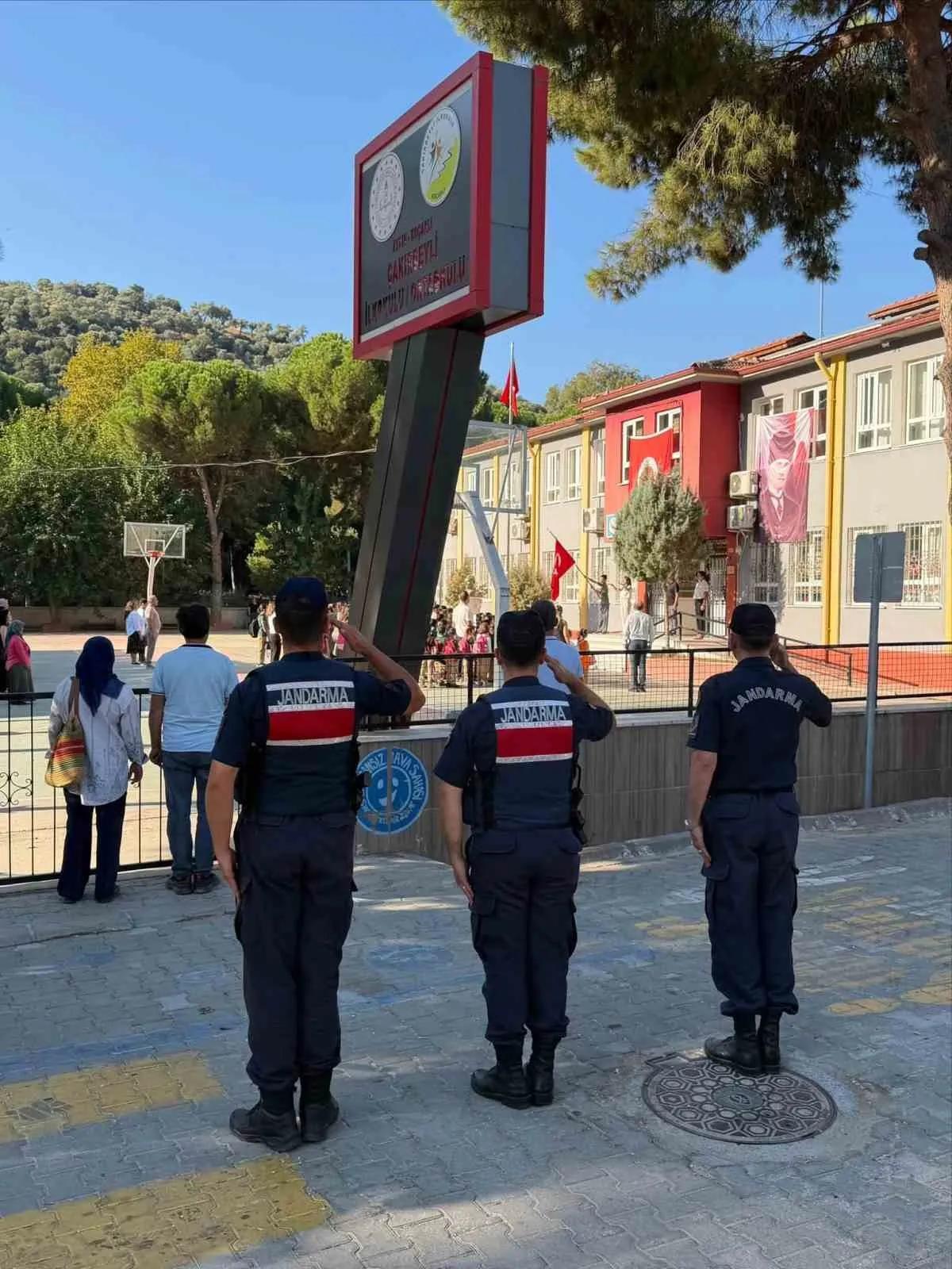 Koçarlı’da eğitimde huzur nöbeti: Okul yollarında denetim mesaisi