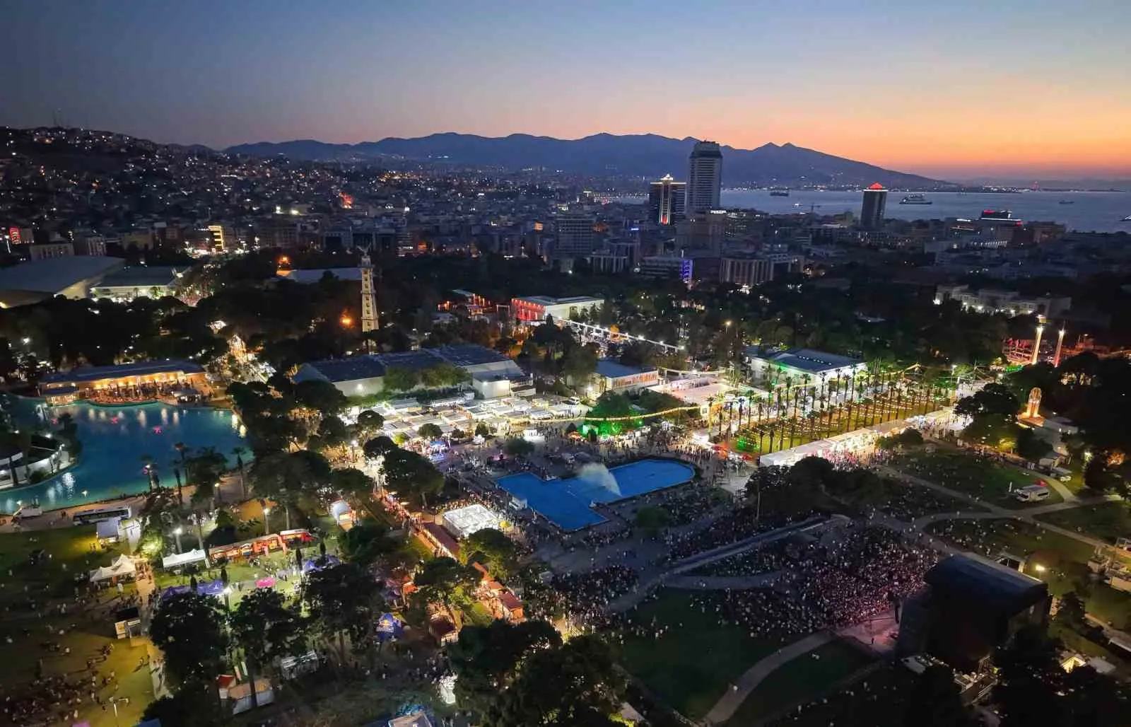 İzmir'de fuar coşkusu başlıyor: Ulaşımda gece yarısı engeli kalktı
