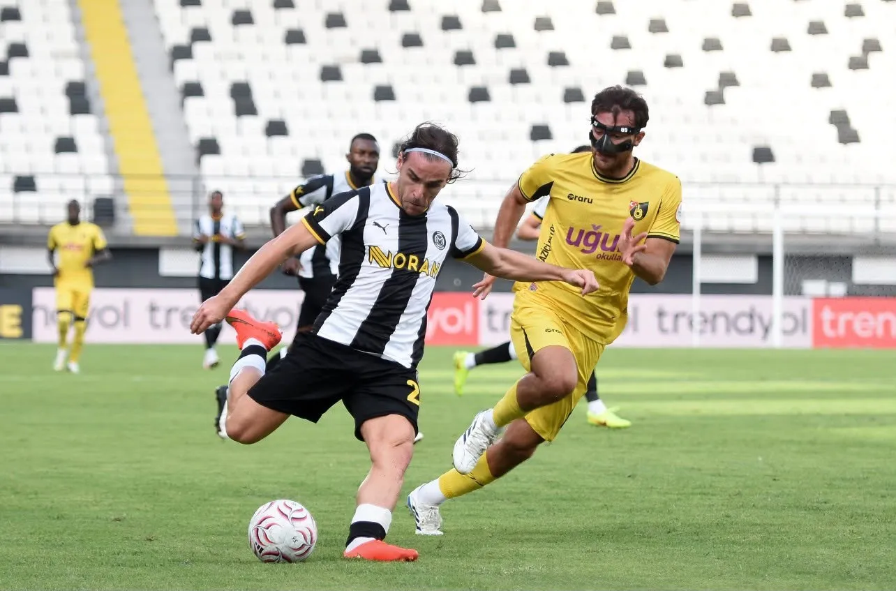 Manisa FK'nın direnişi 94 dakika sürdü: İstanbulspor deplasmanda kazandı