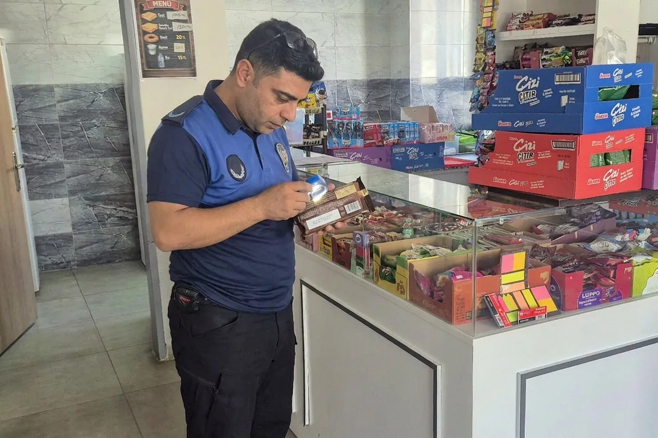 Efeler'de okul kantinlerine zabıta merceği: Sağlıksız ürüne geçit yok