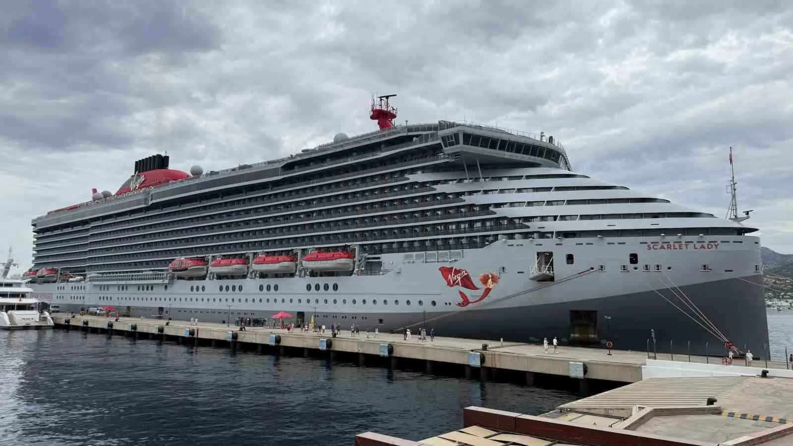 Bodrum limanında dev hareketlilik: Binlerce turist şehre akın etti