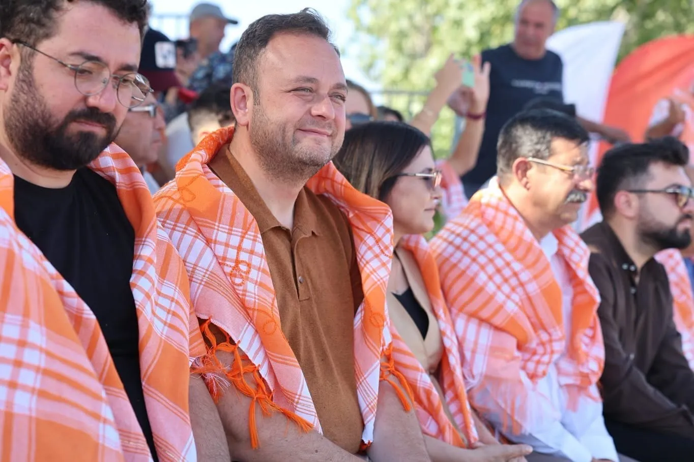 Çivril’de geleneksel rüzgar: Atlı cirit gösterisi izleyenleri büyüledi