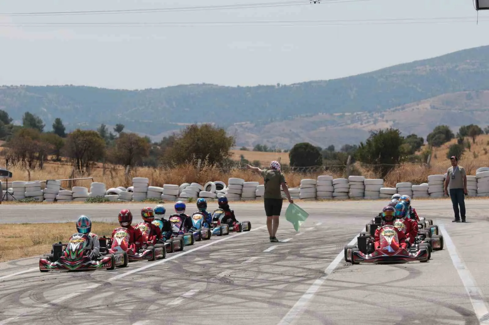 Uşak pistinde motor sesleri yükseldi: Karting heyecanı tüm hızıyla sürüyor