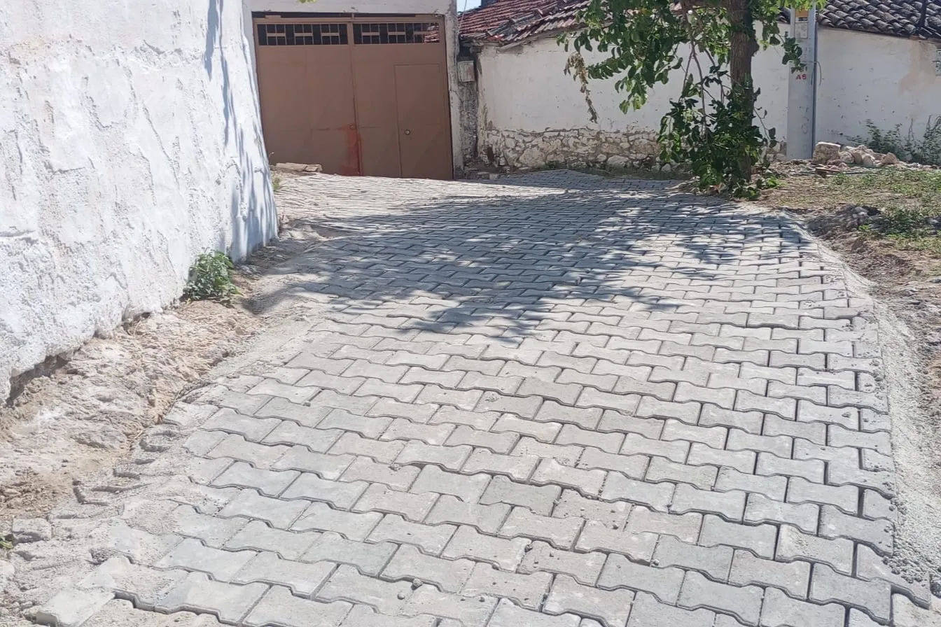 Şehzadeler’de yollar yenileniyor: 20 bin metrekarelik hedefte sona gelindi