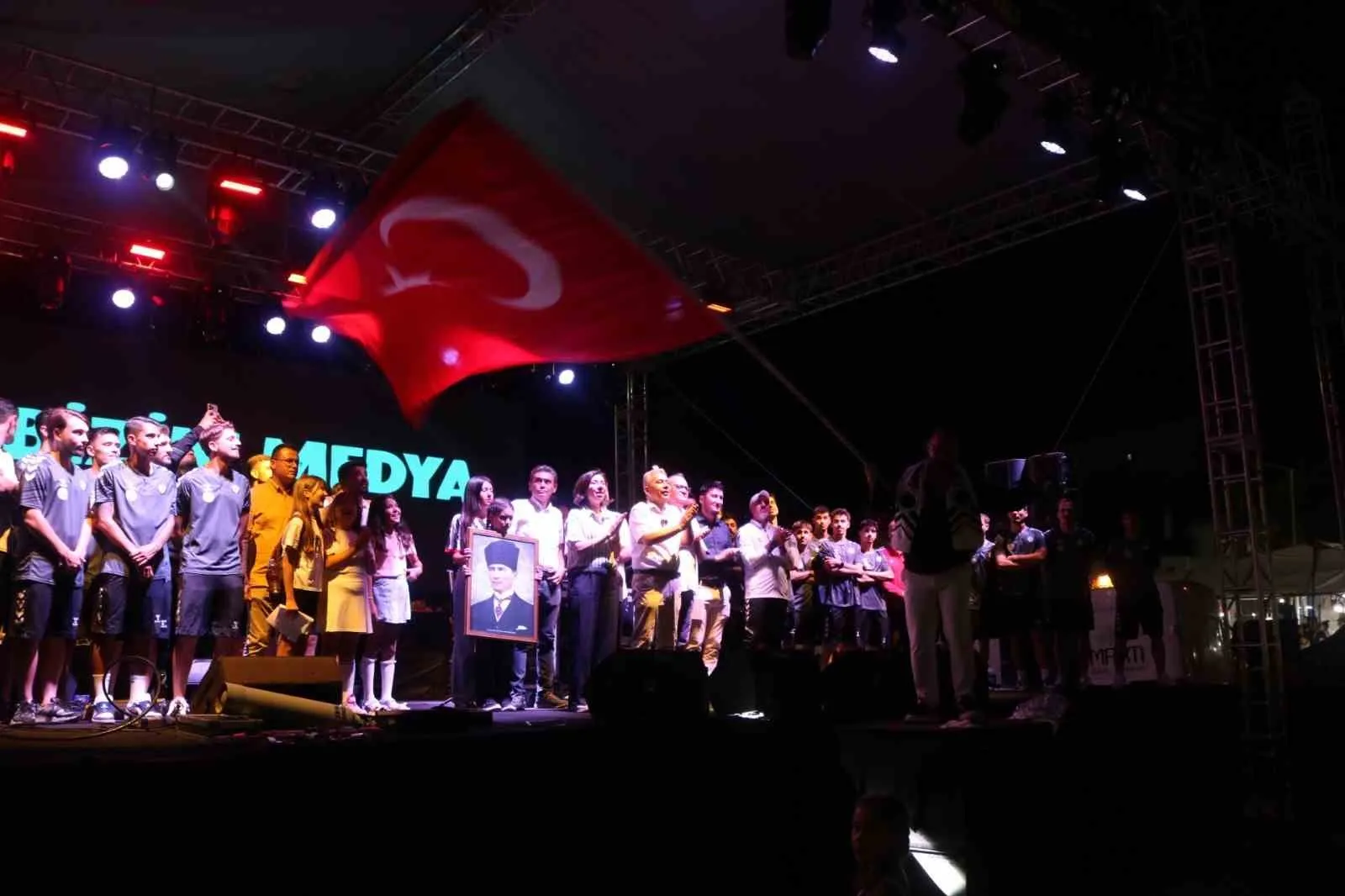 Çal'da hedef büyük: Bağbozumu festivalinde şampiyonluk sözü verildi