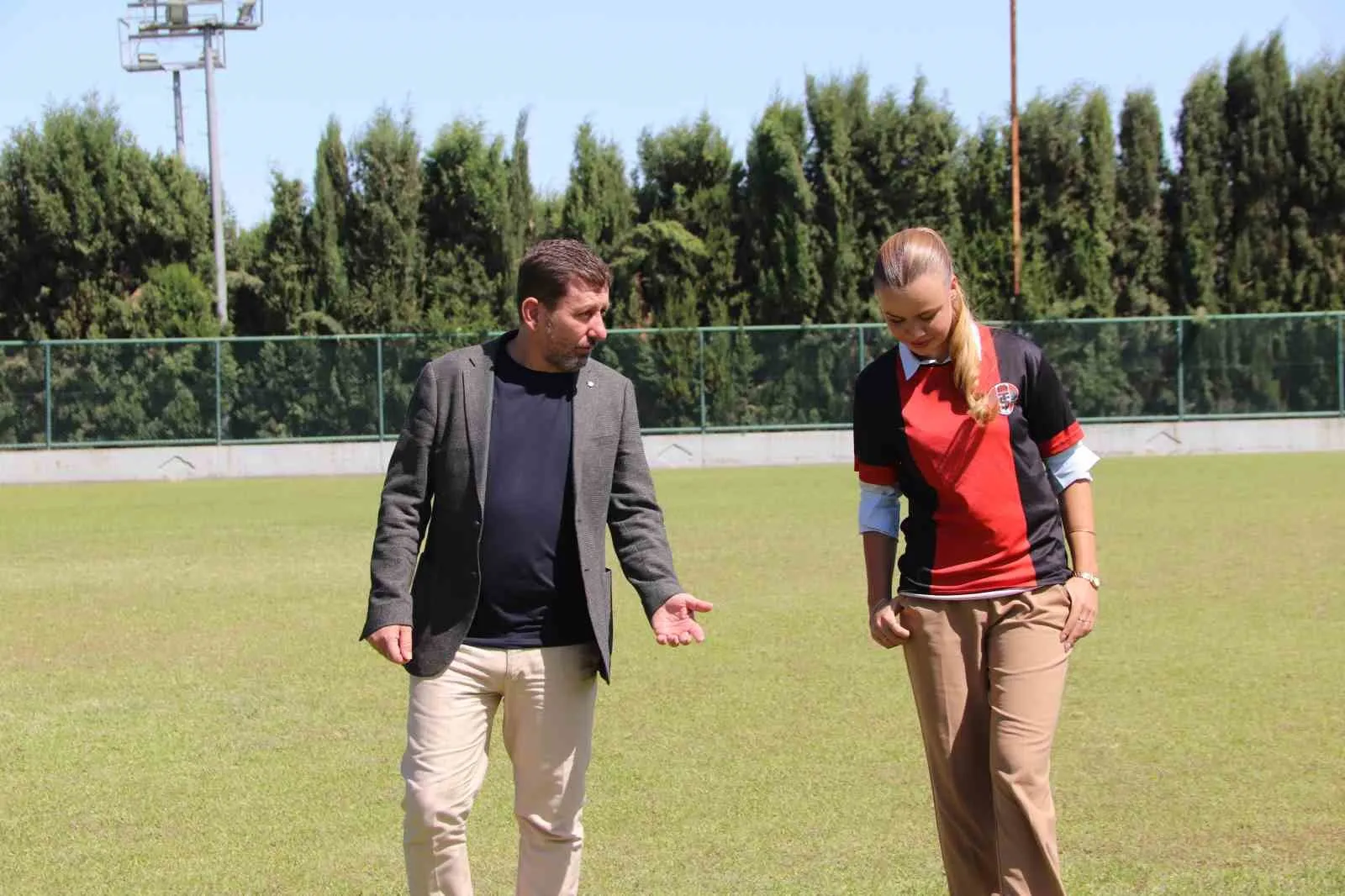 Turgutluspor’da tarihi imza: Sahadaki yeni lider 22 yaşındaki Zeynep Mestan
