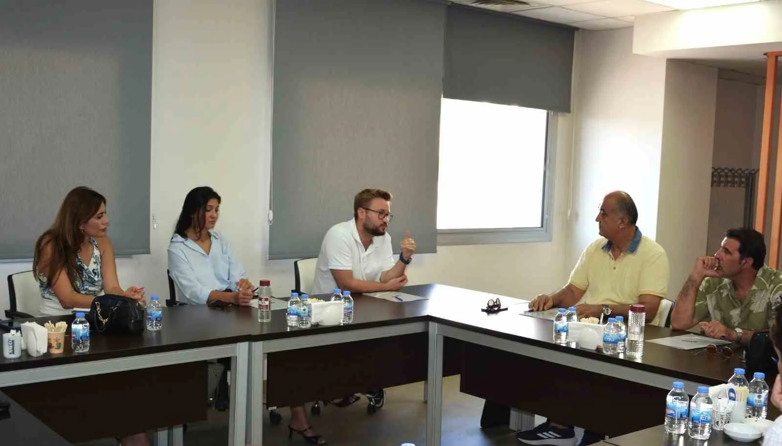 Kuşadası esnafından müzik teliflerine isyan: Tarifeler yeniden düzenlensin