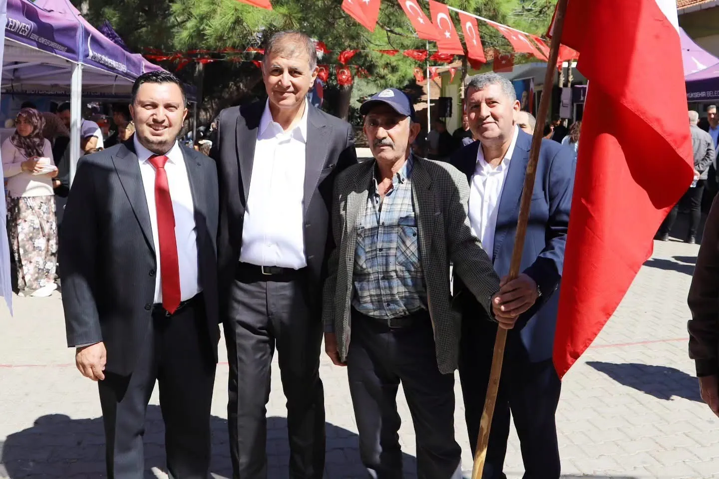 Bayındır’da minik öğrencilerin yüzü güldü: Kızıloba İlkokulu kapılarını yenilenmiş olarak açtı