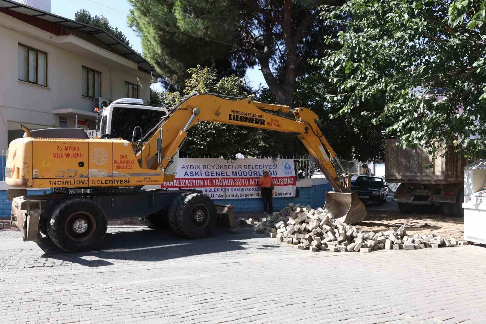 İncirliova'da ulaşım konforu için düğmeye basıldı: İstiklal Mahallesi şantiyeye döndü