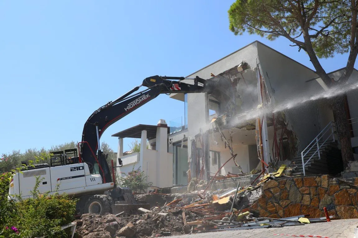 Bodrum’da kaçak yapıya geçit yok: 8 ayda 74 bina yerle bir edildi