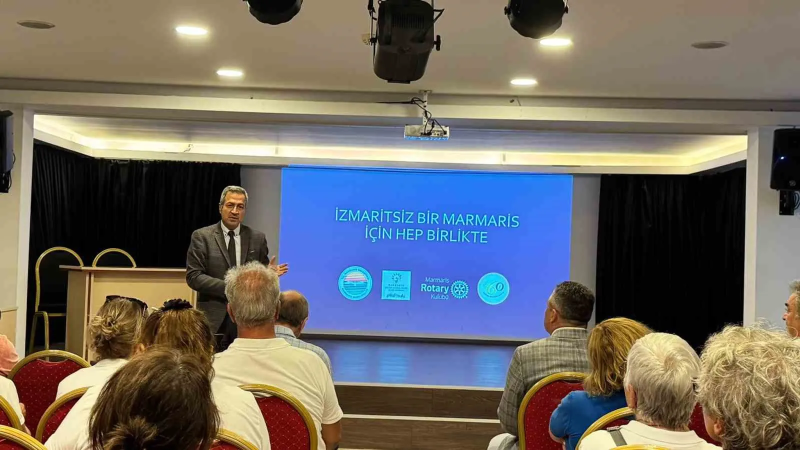 Marmaris sokaklarında temizlik seferberliği: Gönüllüler izmarit kirliliğine karşı birleşti