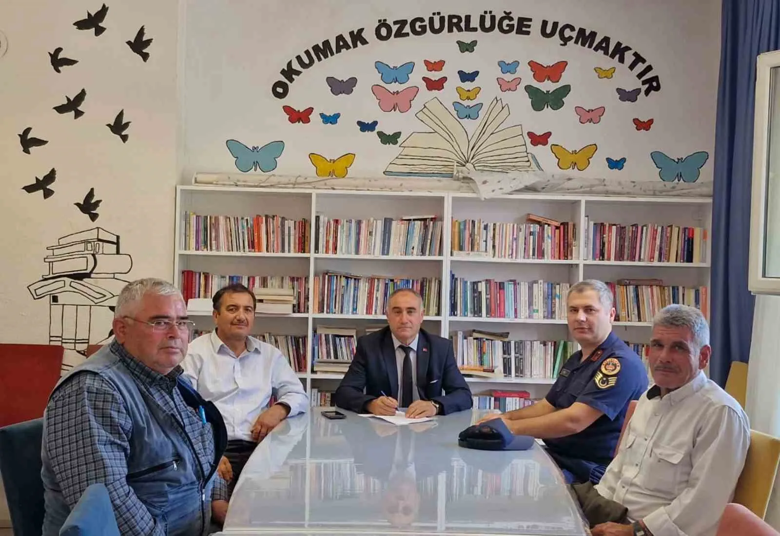 Çivril’de servis seferberliği: Jandarmadan öğrencilere güvenli yolculuk garantisi