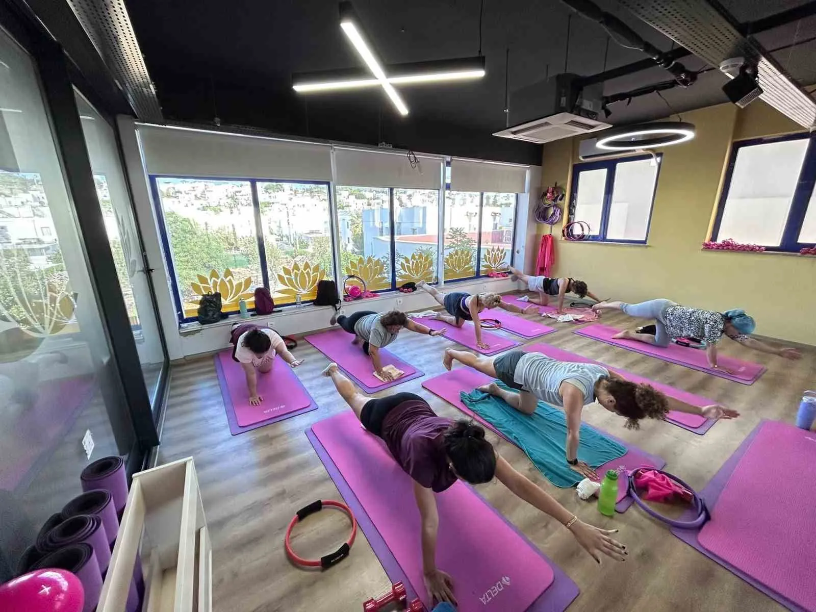 Bodrum'da spor rüzgarı: 500'ü aşkın kişi pilatesle zinde kalıyor