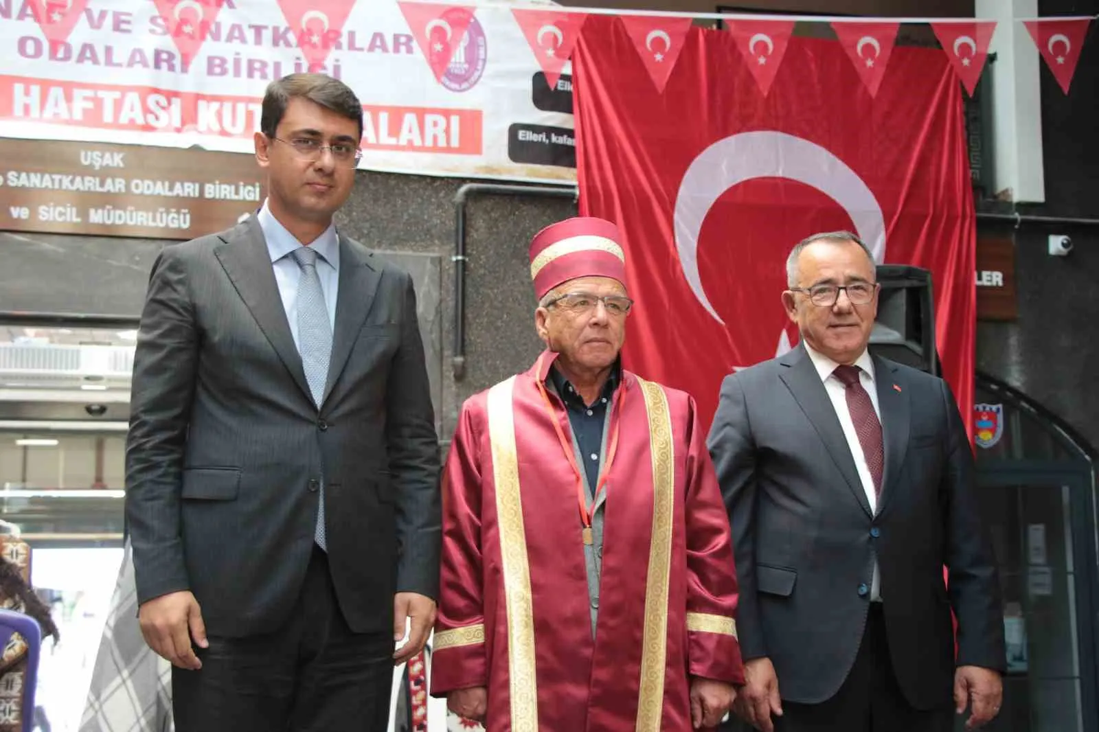 Uşak’ta Ahilik geleneği yaşatıldı: 46 yıllık emektar terzi yılın ahisi seçildi