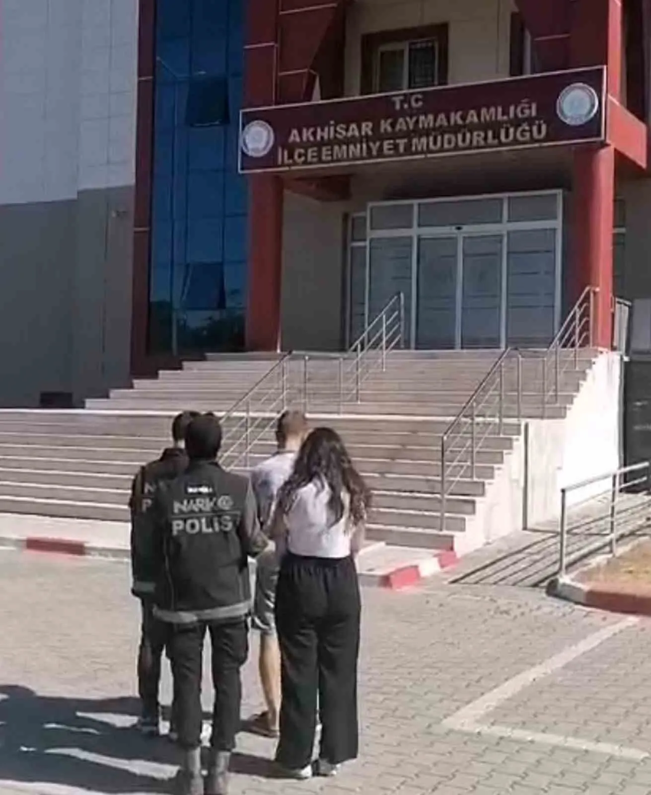Akhisar’da narkotik operasyonu: Zehir tacirleri mahkemeden dönemedi
