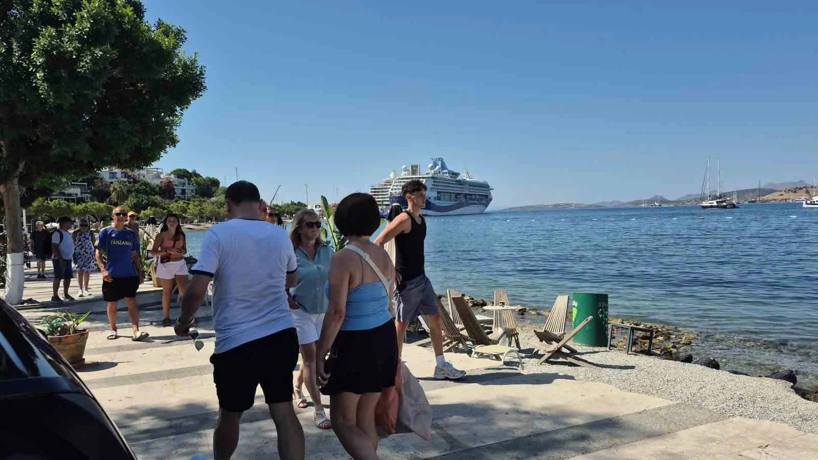 Bodrum limanlarında kruvaziyer bereketi: 2 bin 500'e yakın ziyaretçi şehre ayak bastı