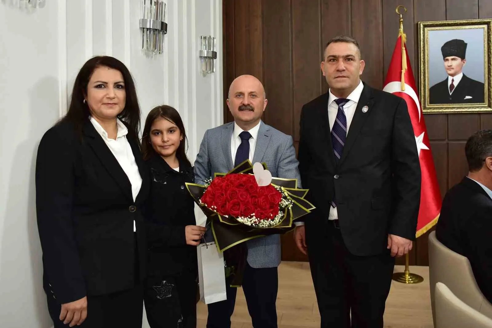 Aydın Valiliği’nde anlamlı ziyaret: Kahramanların emaneti baş tacı edildi