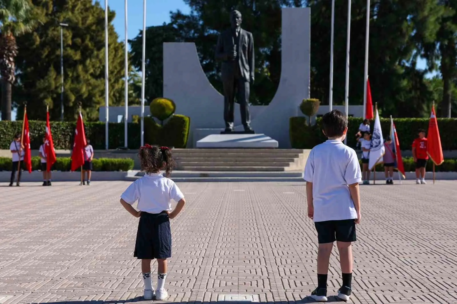 Aliağa’da eğitim maratonu başladı: İlk ders zili coşkuyla çaldı