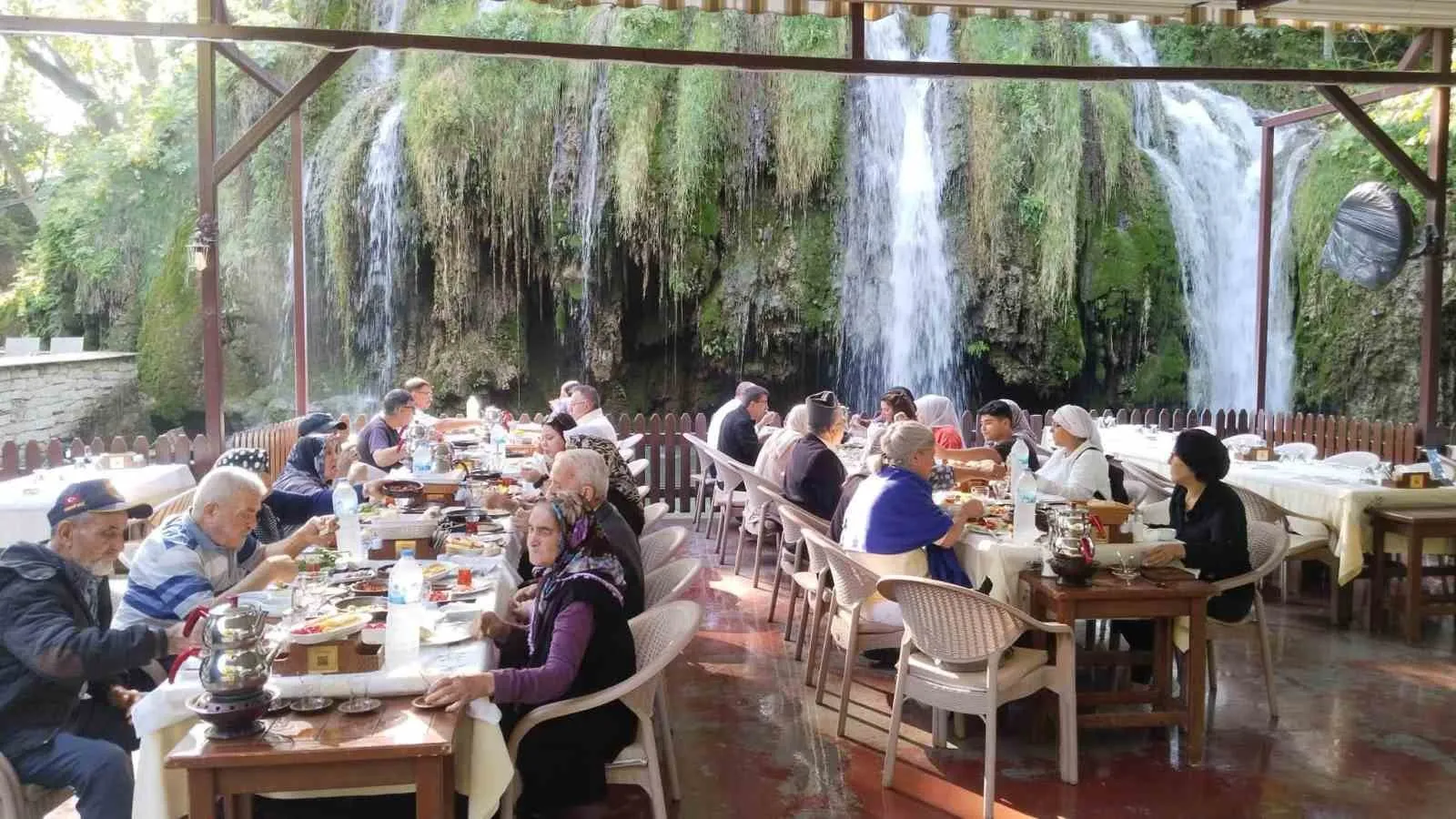 Gaziler ve Şehit Aileleri Pamukkale’nin Büyülü Atmosferinde Buluştu