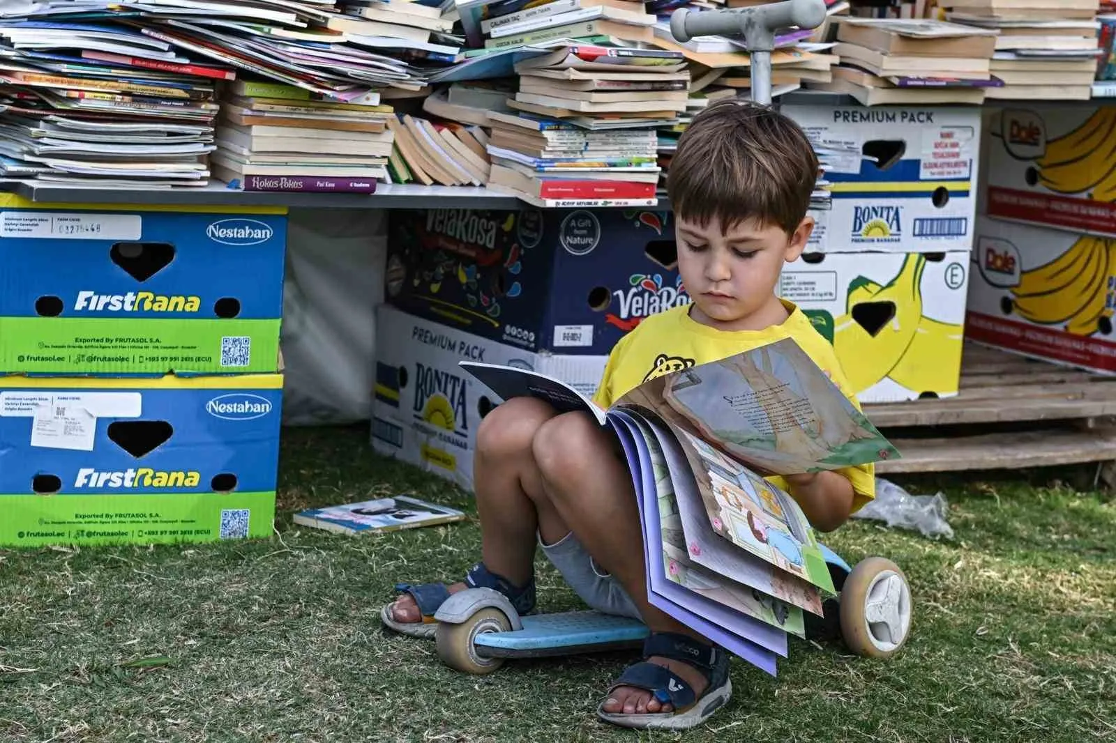 İzmir'de edebiyat rüzgarı: Kültürpark kitapseverlerle doldu taştı