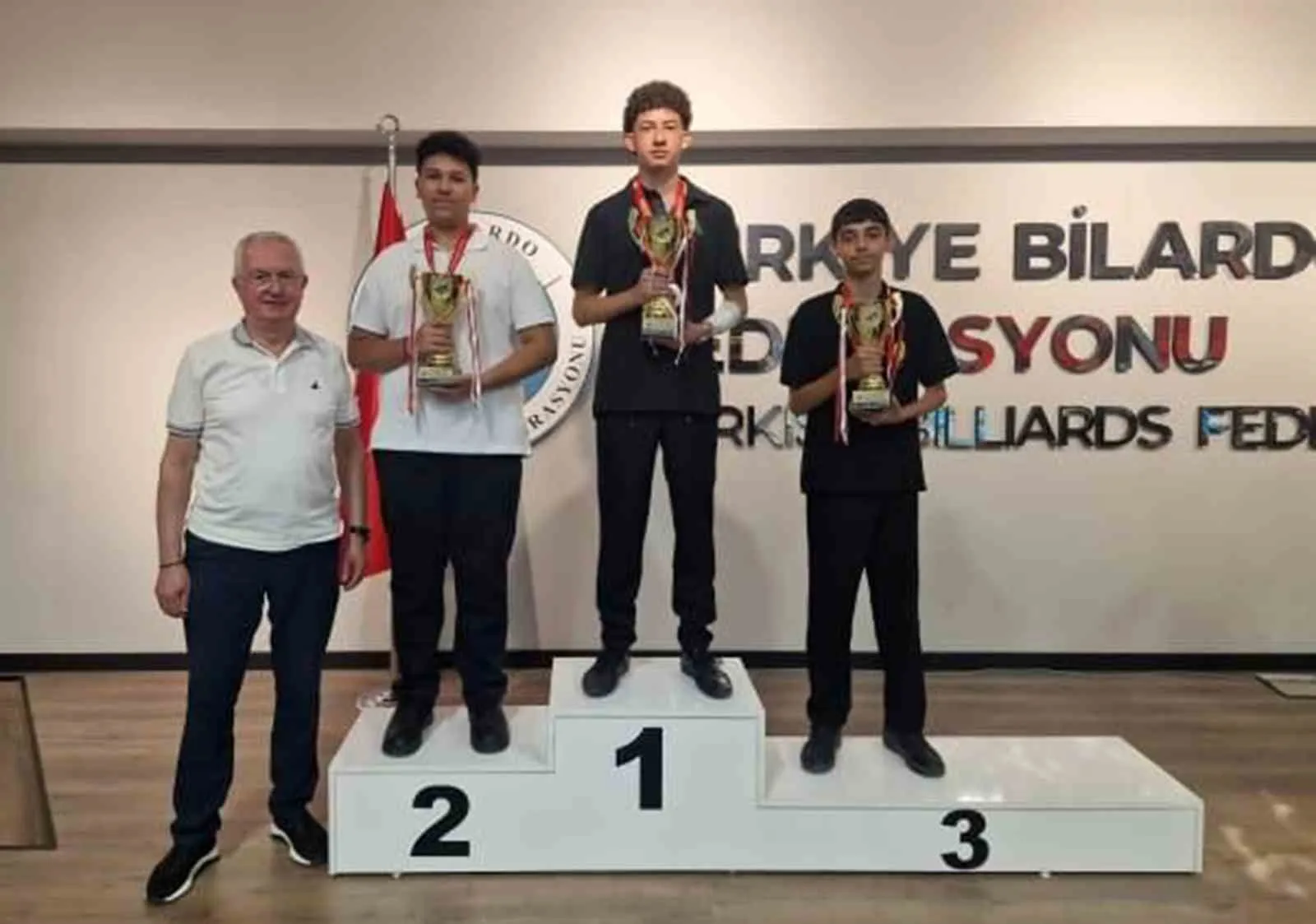 Muğlalı gençlerden bilardo masasında devrim: İlk katılımda gelen büyük başarı