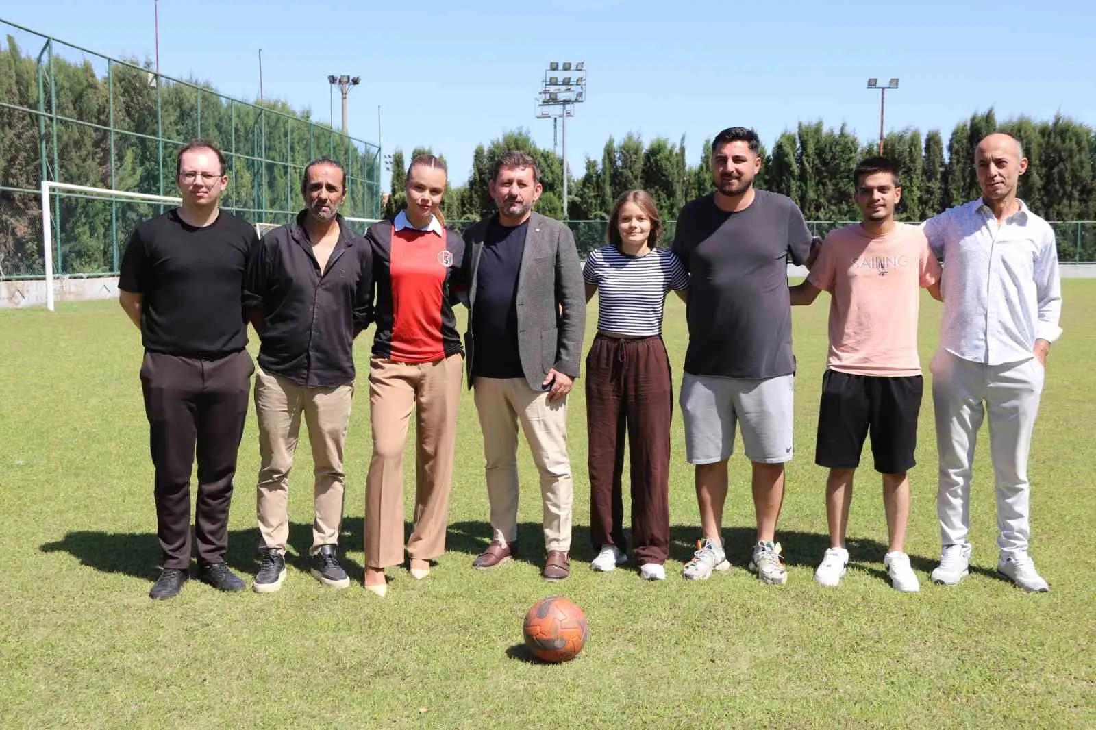 Turgutluspor’da tarihi imza: Sahadaki yeni lider 22 yaşındaki Zeynep Mestan