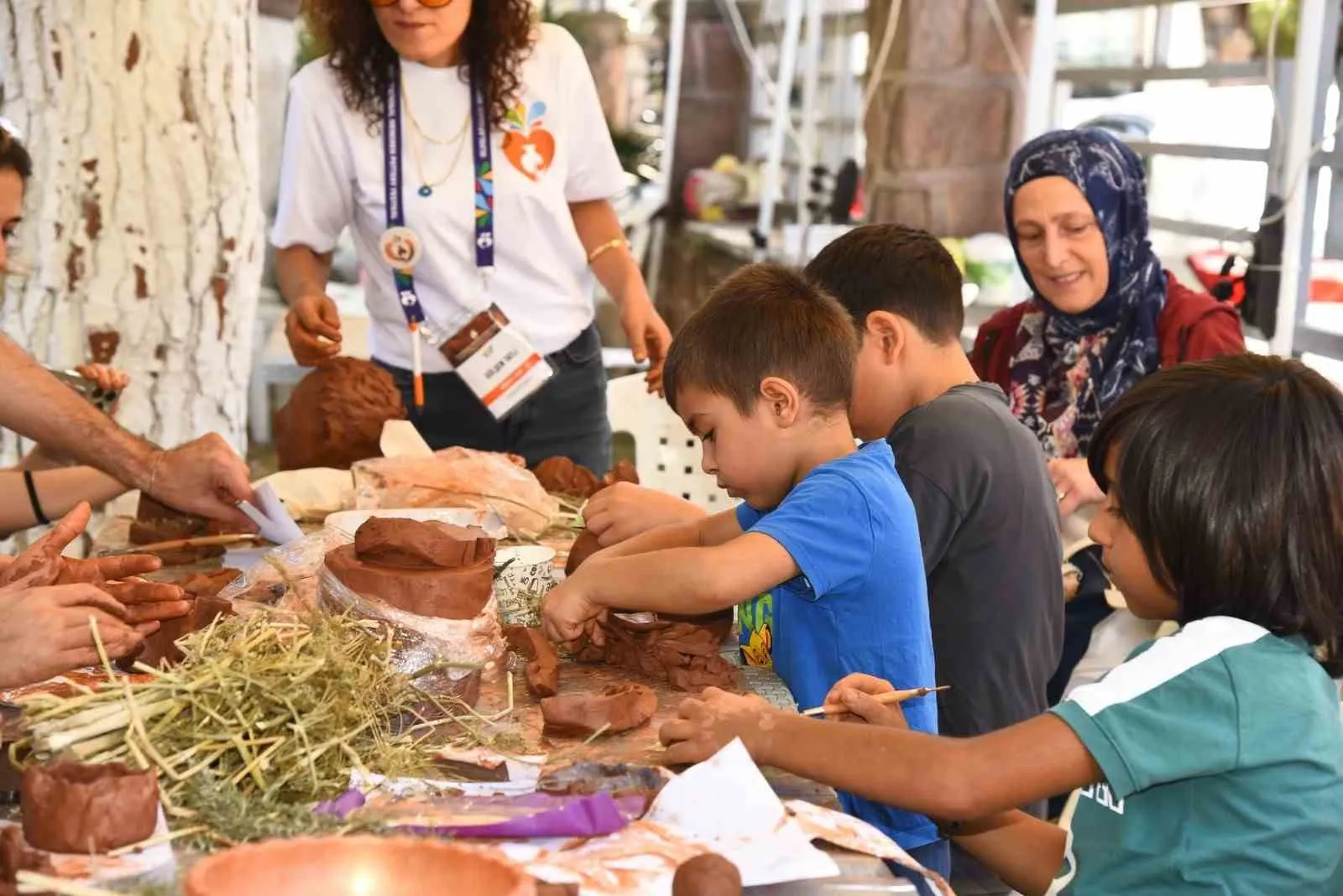 Menemen'de sanatın rotası deniz dibine çevrildi: Çömlekler artık canlılara yuva olacak