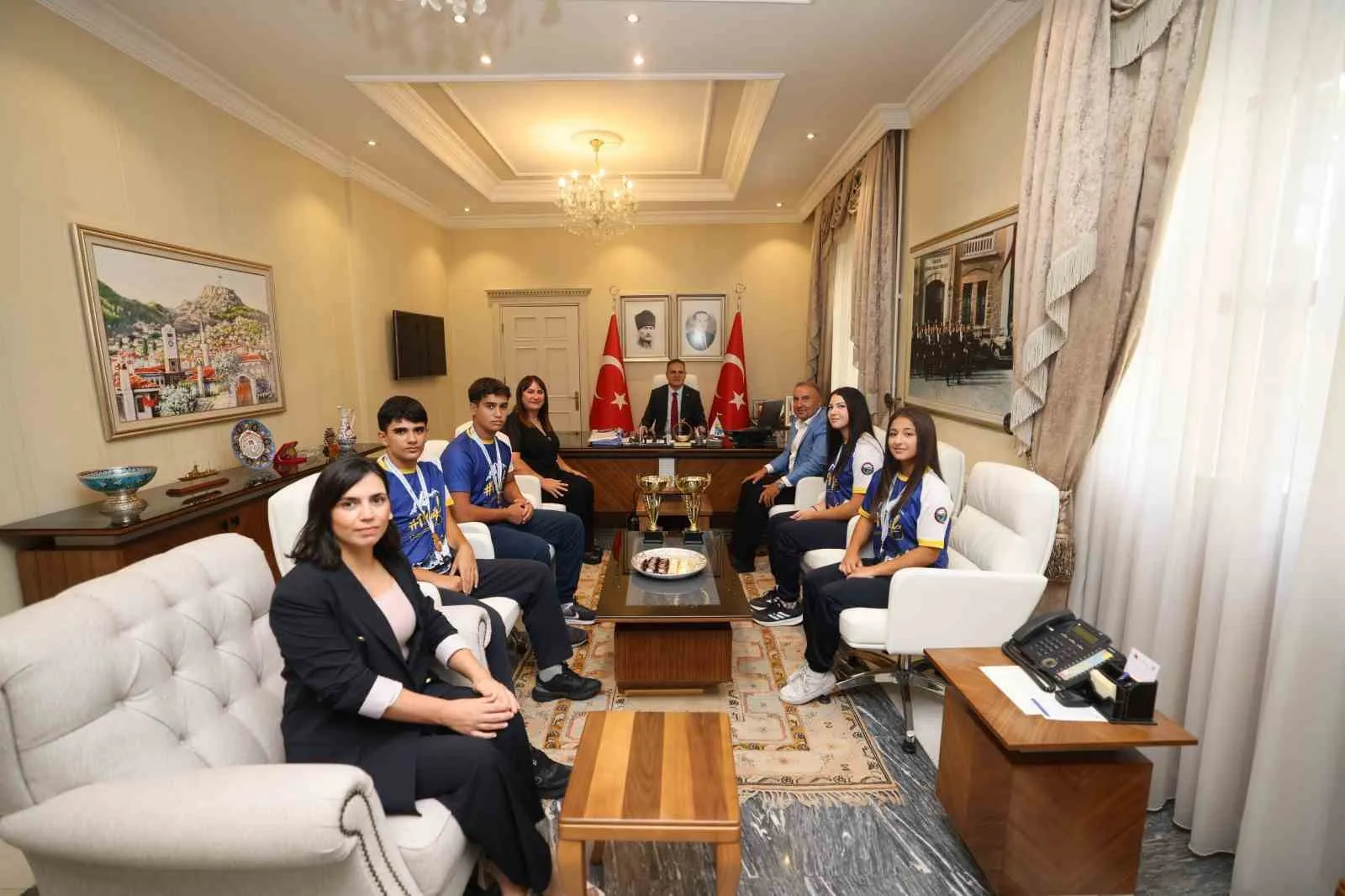 Muğla’nın raftingdeki altın çocukları Vali Akbıyık’ın konuğu oldu