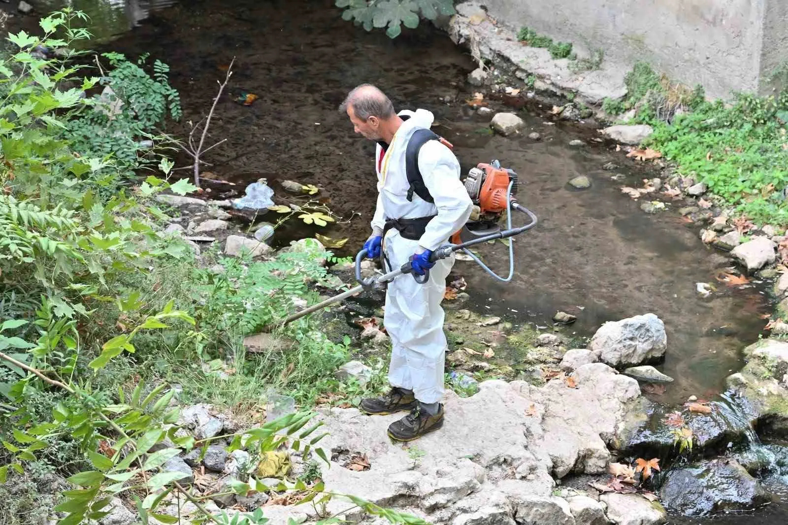 Manisa'da kışa hazırlık seferberliği: Dere yatakları çöplerden arındırılıyor