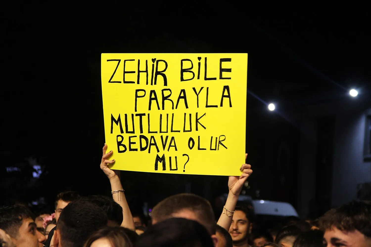 Kula’da kurtuluşun 104. yılına müzikal başlangıç: Meydanlar Hüseyin Kağıt ile şenlendi