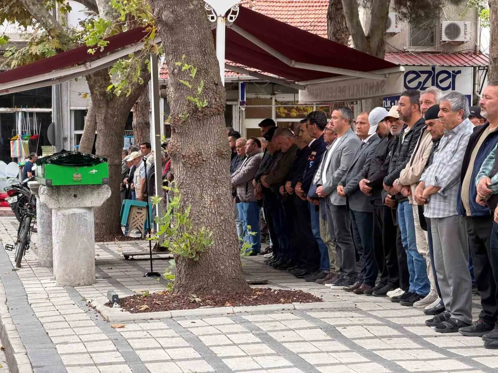 Sandıklı'nın seçim tutkunu Menderes Koçak son yolculuğuna uğurlandı