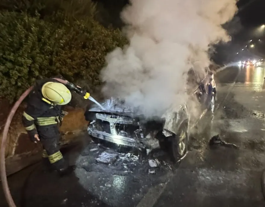 Bodrum’da korkutan anlar: Seyir halindeki otomobil küle döndü