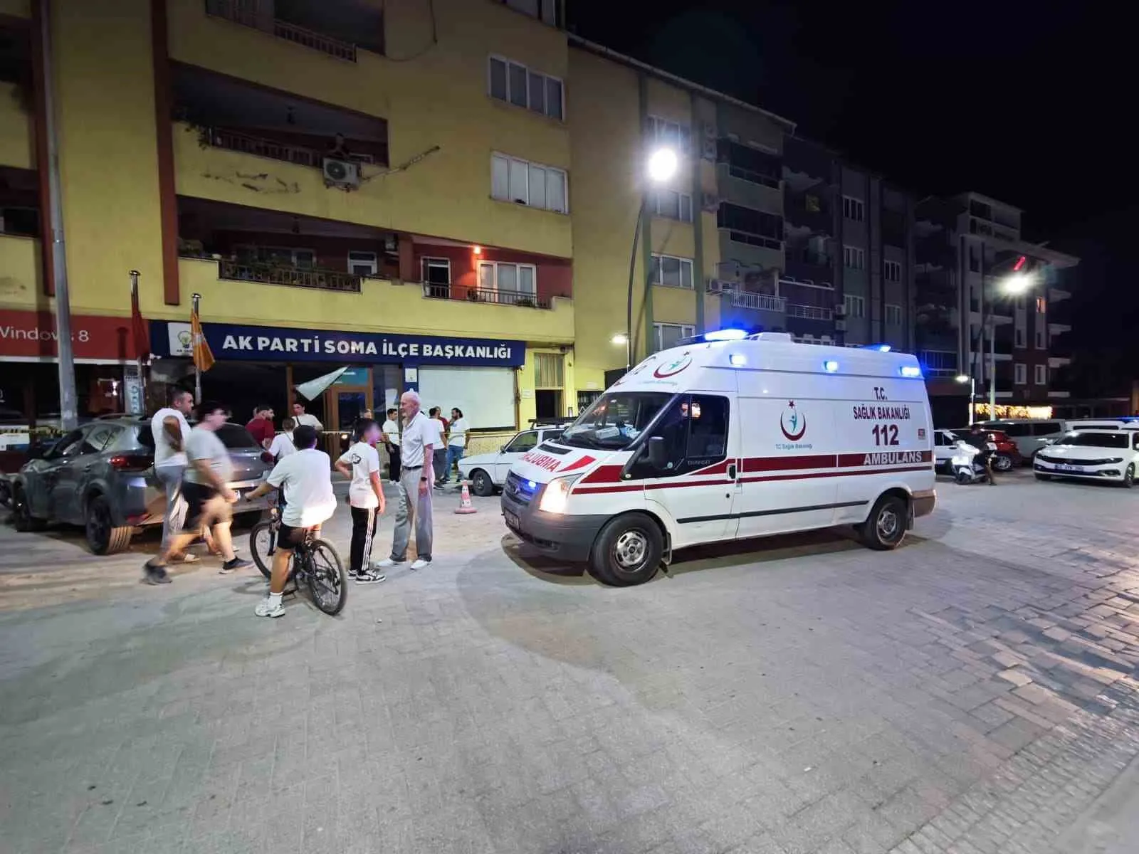 Soma'da Otomobil Parti Binasını Toplantı Salonuna Kadar Deldi: Sürücü Yaralı