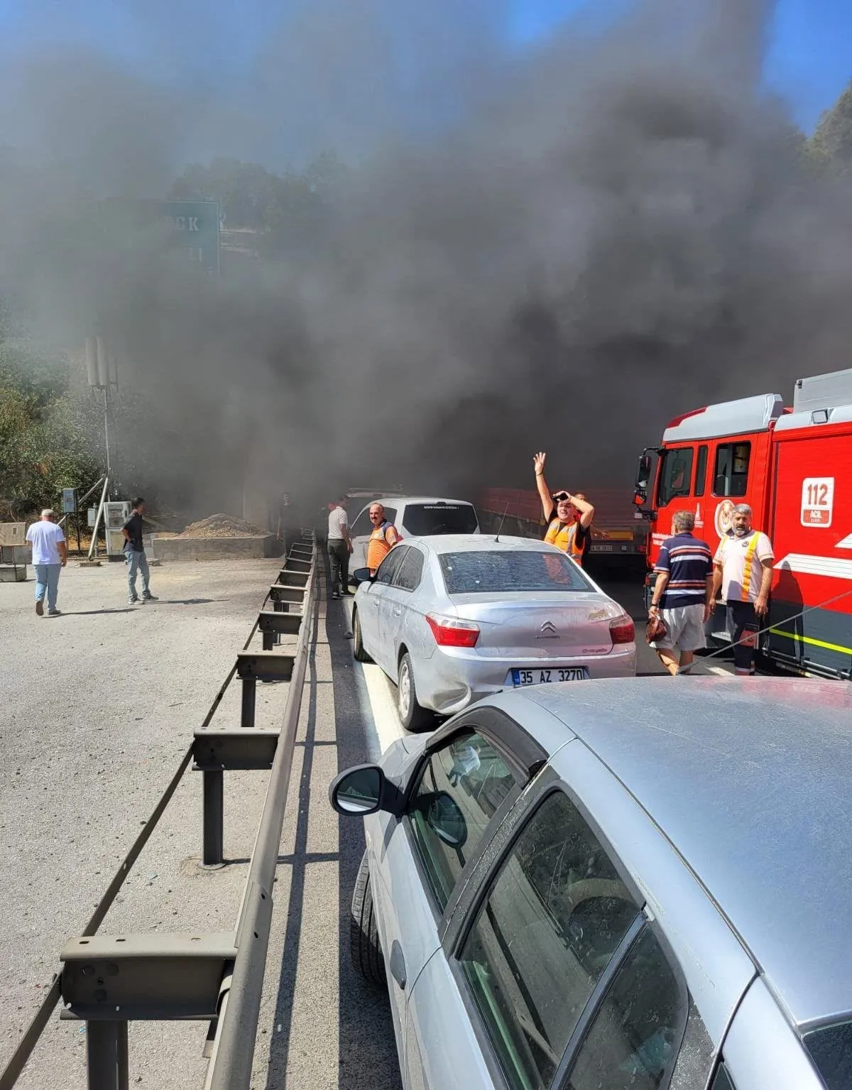 İzmir'de tünel içinde dehşet anları: Tır alevlere teslim oldu