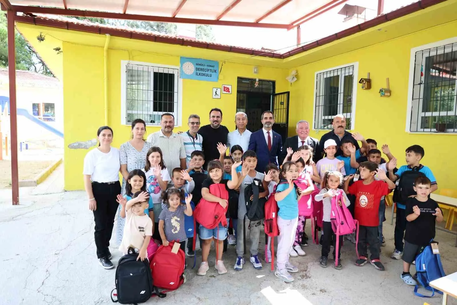 Minik öğrencilerin okul heyecanına Başkan Kepenek ortak oldu
