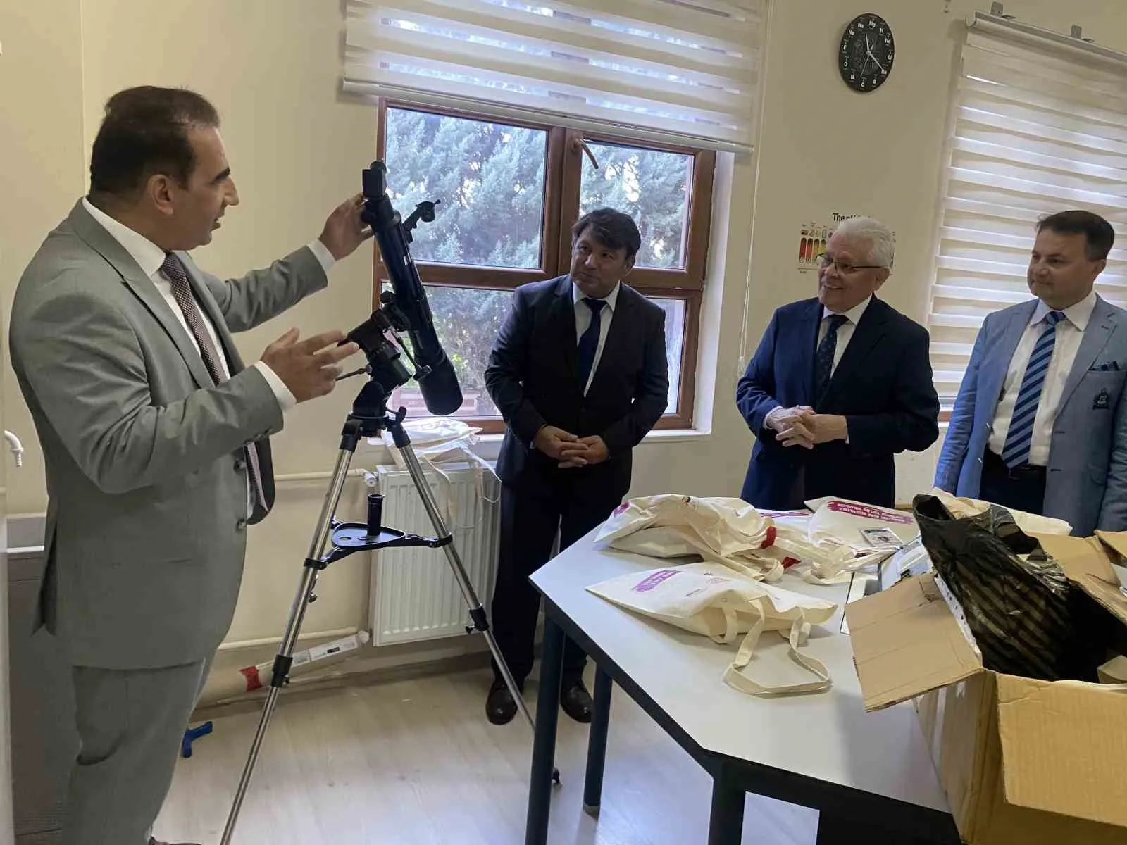 Alaşehir’de engelleri kaldıran proje: Özel öğrenciler bilimle buluşuyor