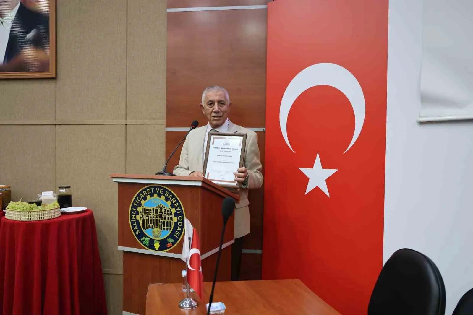 Salihli’nin asırlık lezzetine resmi mühür: Sultani üzüm pekmezi artık tescilli