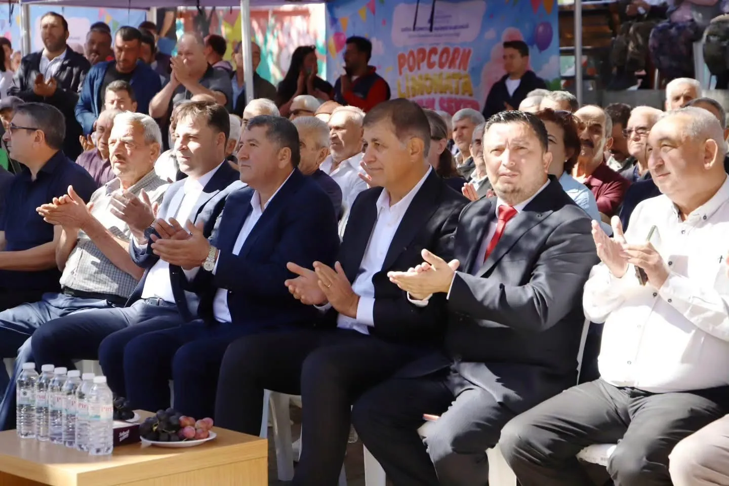 Bayındır’da minik öğrencilerin yüzü güldü: Kızıloba İlkokulu kapılarını yenilenmiş olarak açtı