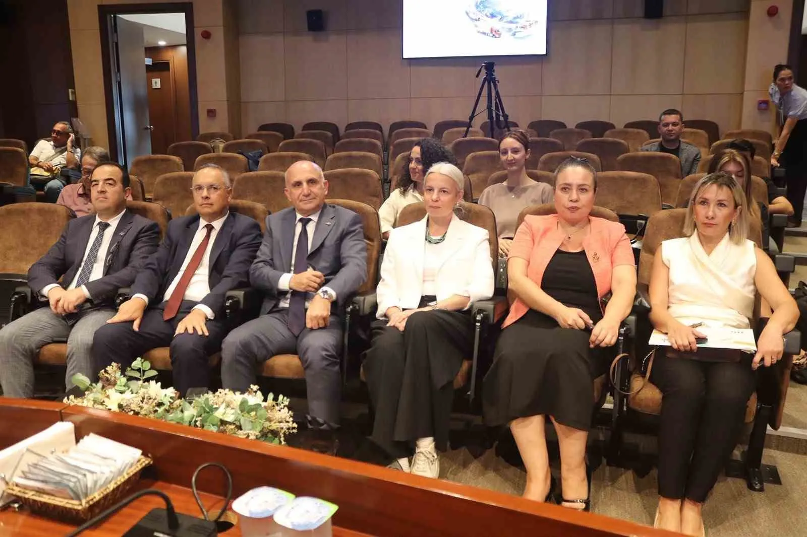 İhracatın yeni rotası İzmir: Lojistik dünyası 5. LOGISTECH ile güç birliğine gidiyor