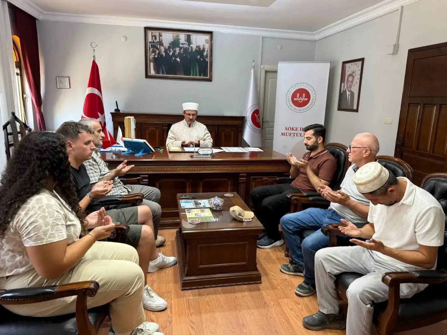 Bayram Namazındaki Kardeşlik İklimi, İrlandalı Genci Söke’de Hidayete Erdirdi