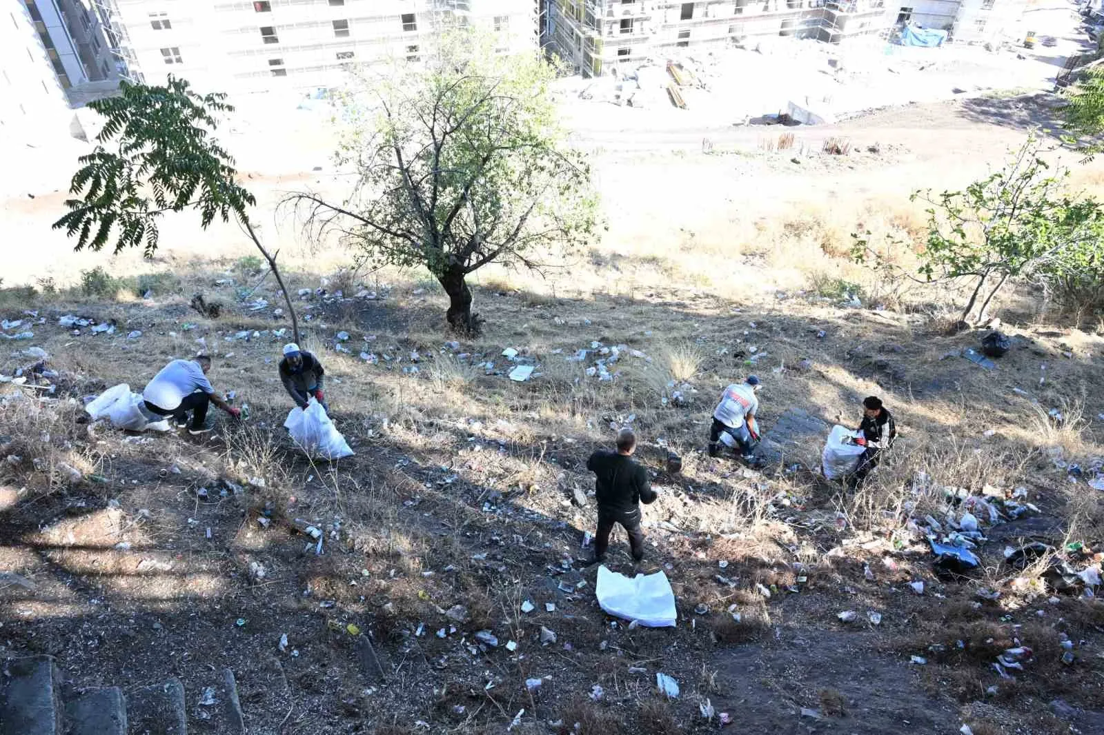 Spil Dağı eteklerinde hummalı çalışma: Tarihi güzergah tertemiz oldu
