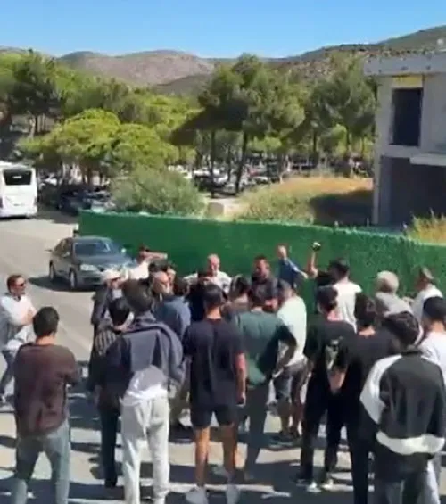 Kuşadası’ndaki beş yıldızlı otelde isyan: Maaşlarını alamayan personel yönetime bayrak açtı