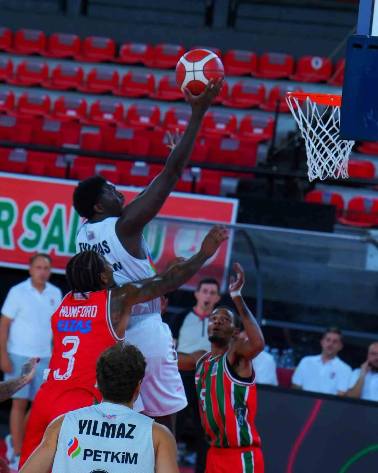 Ege derbisinde Aliağa Petkimspor rüzgarı: Karşıyaka evinde mağlup